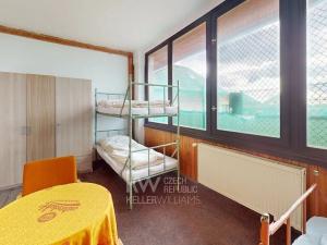 Prodej komerční nemovitosti, Babice, 2930 m2