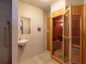 Prodej ubytování, Karlovy Vary, Jarní, 989 m2