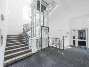 Pronájem kanceláře, Praha - Karlín, Sokolovská, 321 m2