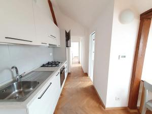 Pronájem bytu 2+kk, Praha - Nové Město, Vyšehradská, 58 m2
