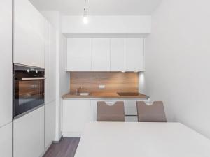 Pronájem bytu 2+kk, Praha - Vysočany, Bassova, 51 m2