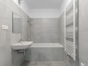 Pronájem bytu 2+kk, Praha - Vysočany, Svatošových, 46 m2