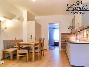 Pronájem bytu 2+kk, Praha - Bubeneč, Národní obrany, 54 m2