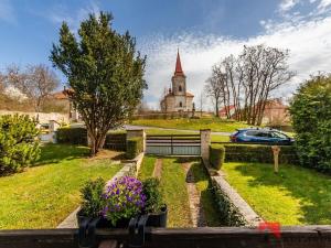 Prodej rodinného domu, Černouček, 303 m2