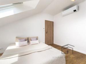 Pronájem bytu 2+kk, Praha - Nusle, U křížku, 41 m2