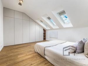 Pronájem bytu 2+kk, Praha - Nusle, U křížku, 41 m2