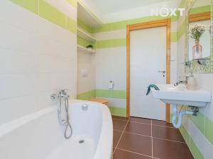 Prodej bytu 3+kk, Dalovice, Borská, 49 m2