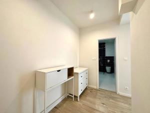 Pronájem bytu 2+kk, Praha, Zenklova, 54 m2