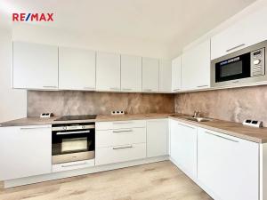 Pronájem bytu 3+kk, Praha - Kobylisy, Střekovská, 67 m2