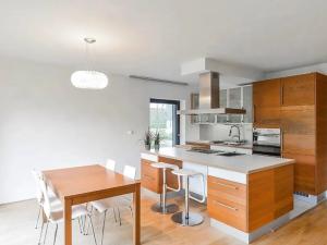Pronájem bytu 3+kk, Praha - Vokovice, Nobelova, 105 m2