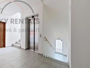 Prodej bytu 1+kk, Praha - Černý Most, Dobrovolného, 32 m2