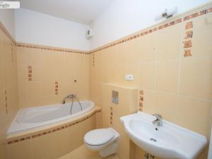 Pronájem bytu 2+kk, Praha - Štěrboholy, Andersenova, 40 m2