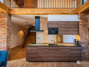 Pronájem atypického bytu, Květnice, Na Ladech, 110 m2