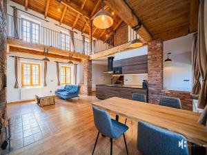 Pronájem atypického bytu, Květnice, Na Ladech, 110 m2