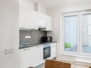 Pronájem bytu 2+1, Praha - Bubeneč, Jednořadá, 59 m2