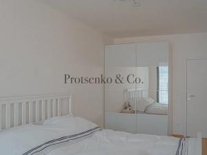 Pronájem bytu 2+kk, Praha - Karlín, Rohanské nábřeží, 60 m2