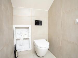 Prodej obchodního prostoru, Lednice, 21. dubna, 55 m2