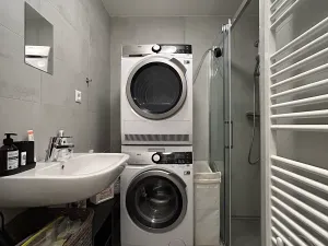 Pronájem bytu 2+kk, Praha - Vysočany, Svatošových, 60 m2