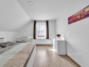 Pronájem rodinného domu, Mukařov, Kopretinová, 140 m2