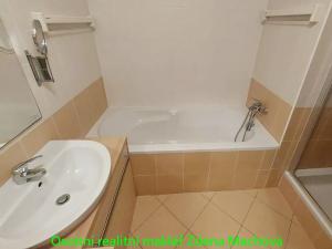 Pronájem bytu 2+kk, Praha - Strašnice, Gutova, 80 m2