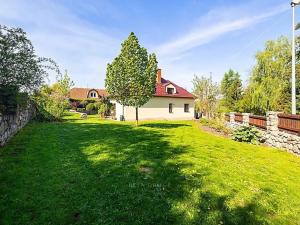 Prodej rodinného domu, Praha - Lipence, U lip, 280 m2