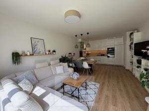 Pronájem bytu 2+kk, Praha - Modřany, Na Komořsku, 59 m2