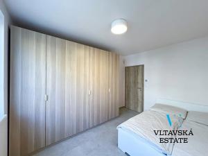 Pronájem bytu 2+kk, Praha - Karlín, Křižíkova, 53 m2