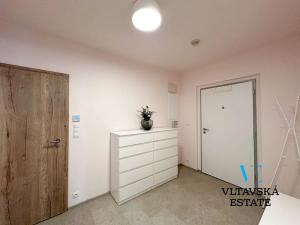 Pronájem bytu 2+kk, Praha - Karlín, Křižíkova, 53 m2