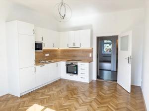 Pronájem bytu 2+kk, Praha - Strašnice, Na Třebešíně, 50 m2