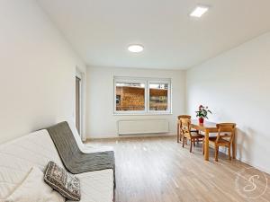 Pronájem bytu 2+kk, Praha - Hloubětín, Saarinenova, 64 m2