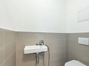 Pronájem bytu 2+kk, Praha - Hloubětín, Saarinenova, 64 m2