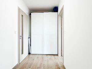 Pronájem bytu 2+kk, Praha - Řepy, Laudova, 58 m2