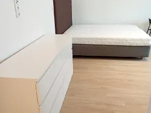 Pronájem bytu 1+kk, Praha - Vysočany, Poděbradská, 27 m2
