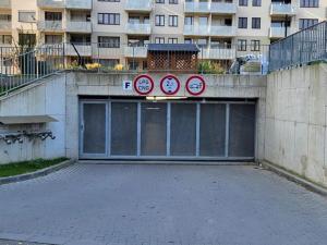 Pronájem garážového stání, Olomouc, Šantova, 13 m2