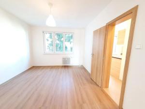 Pronájem bytu 2+1, Praha - Záběhlice, Jasmínová, 53 m2