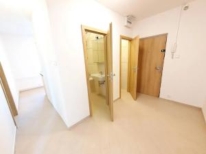 Pronájem bytu 2+1, Praha - Záběhlice, Jasmínová, 53 m2