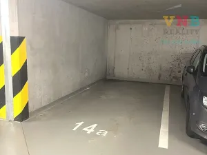 Pronájem garážového stání, Olomouc, Edvarda Beneše, 12 m2