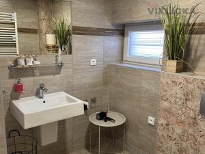 Prodej ubytování, Hlohovec, Hlavní, 1 m2