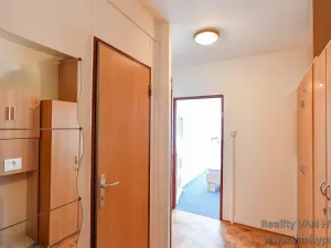 Pronájem bytu 2+kk, Praha - Kobylisy, Pohnertova, 43 m2