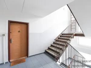 Pronájem bytu 2+kk, Praha - Kobylisy, Pohnertova, 43 m2
