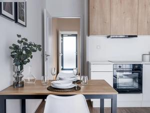 Pronájem bytu 2+kk, Praha - Karlín, Thámova, 63 m2