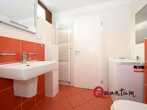 Pronájem bytu 2+kk, Praha - Modřany, Na Srážku, 60 m2