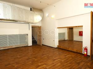 Pronájem obchodního prostoru, Kolín - Kolín III, Husovo náměstí, 394 m2
