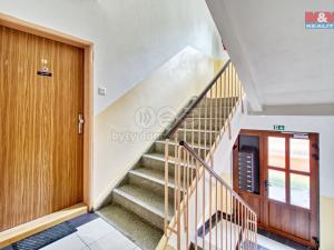 Prodej bytu 2+1, Ostrov, Komenského, 77 m2