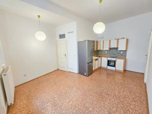 Pronájem bytu 2+1, Praha - Nové Město, Vojtěšská, 82 m2