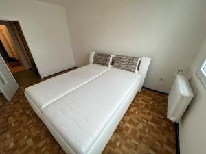 Pronájem bytu 3+kk, Praha - Prosek, Jablonecká, 76 m2