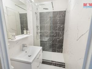 Pronájem bytu 1+kk, Kladno, Vít. Nezvala, 33 m2