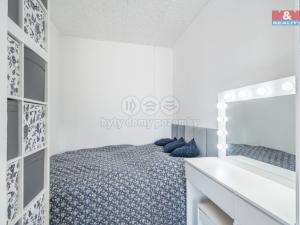 Pronájem bytu 1+kk, Kladno, Vít. Nezvala, 33 m2