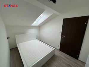 Pronájem bytu 2+kk, Kladno, Jaroslava Holečka, 38 m2
