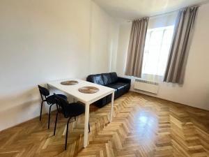 Pronájem bytu 2+kk, Praha - Strašnice, Na Třebešíně, 52 m2